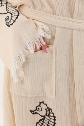 CHAPUTS Seahorse Wooden Stamp Black Bathrobe