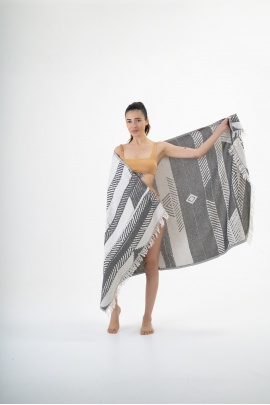 CHAPUTS Laodikia Black Peshtemal