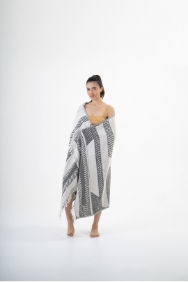 CHAPUTS Laodikia Black Peshtemal