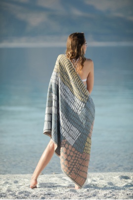 CHAPUTS Nerite Black & Red Peshtemal CHAPUTS Nerite Black & Red Peshtemal