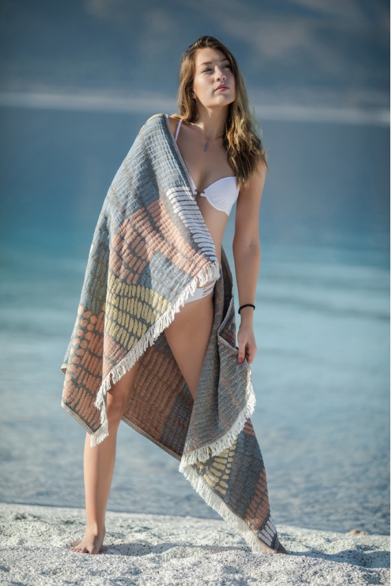 CHAPUTS Nerite Black & Red Peshtemal