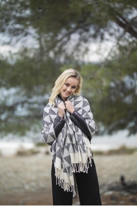 CHAPUTS Niobe Black Peshtemal