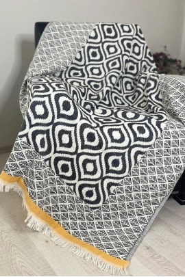 Drop Black & Yellow Throw