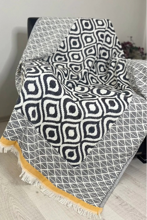 Drop Black & Yellow Throw