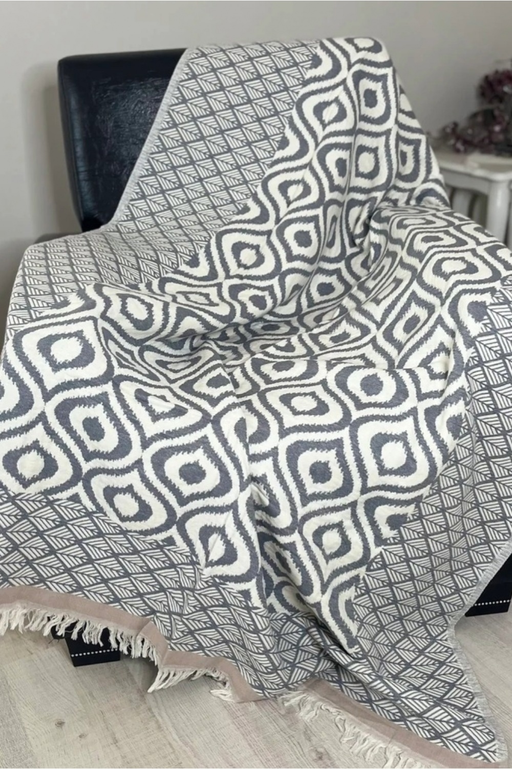 Drop Grey & Light Brown Throw