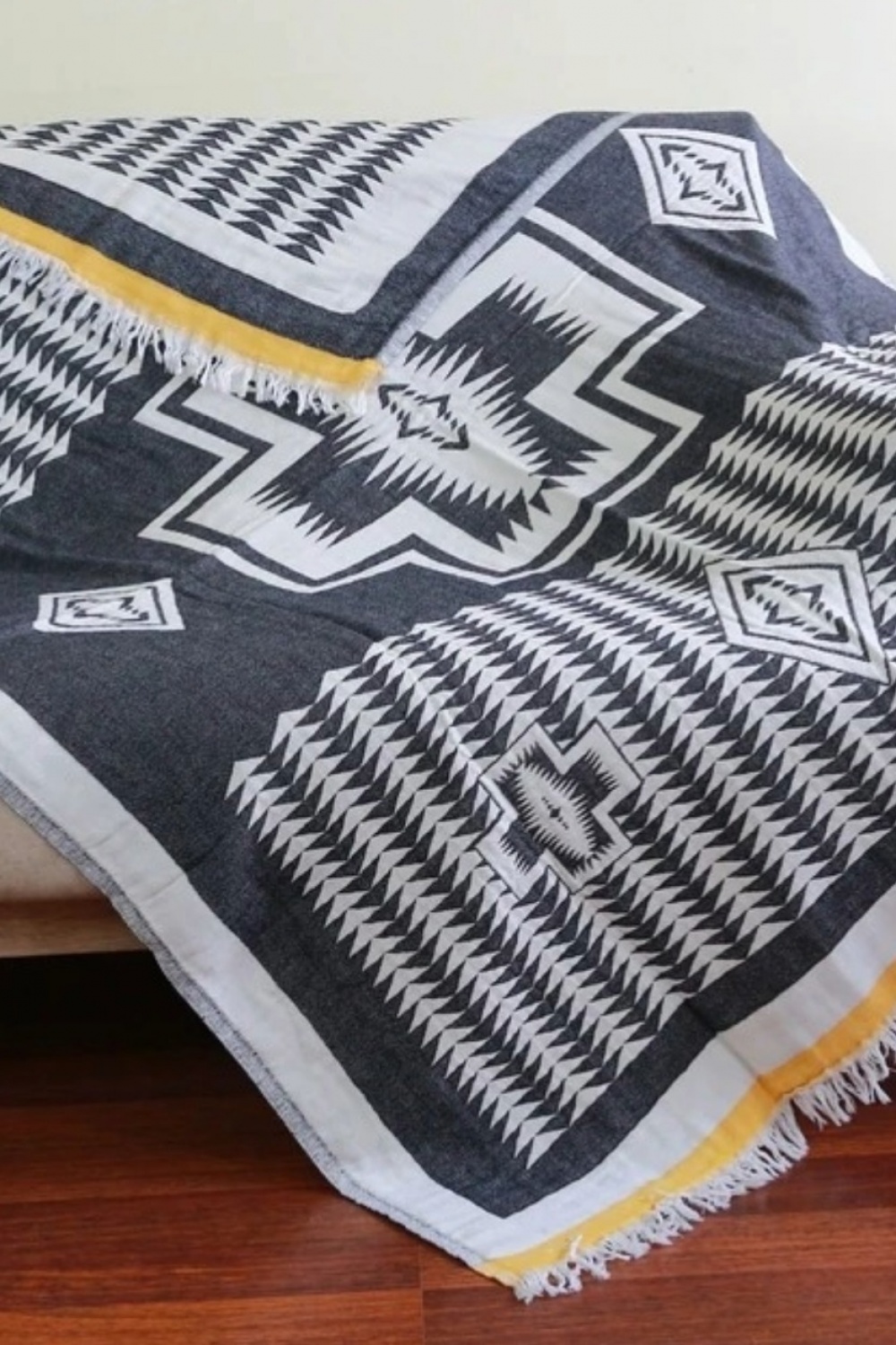 Geo Black & Yellow Throw